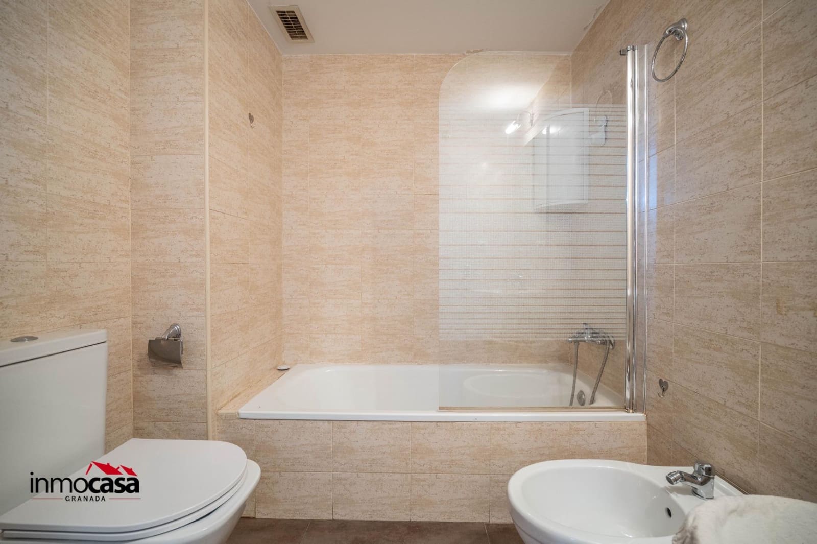 3 sovrum Lägenhet till salu i Granada stad med garage - 159 500 € (Ref: 9913300)