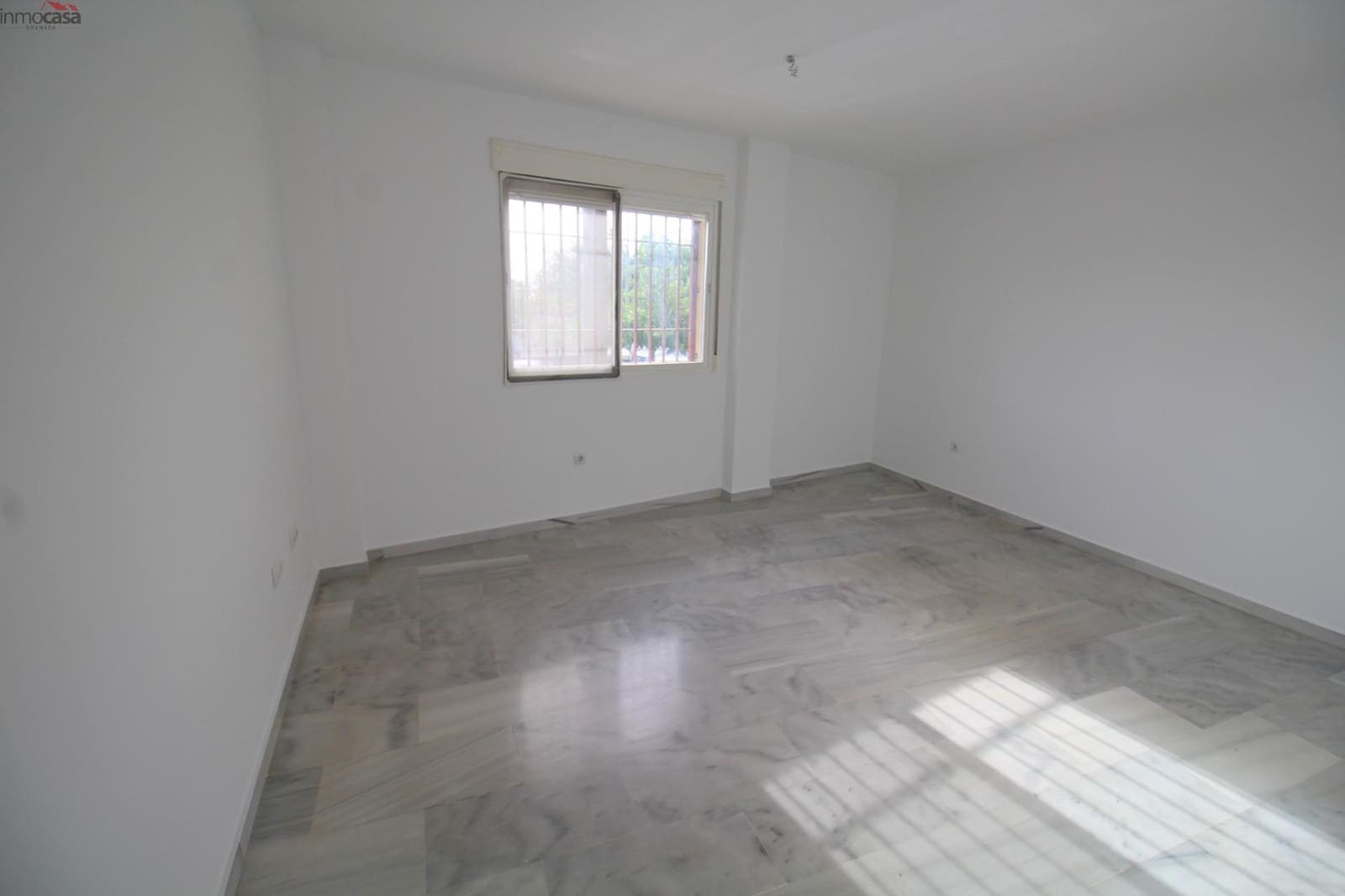 3 quarto Apartamento para arrendar em Armilla - 550 € (Ref: 9915991)