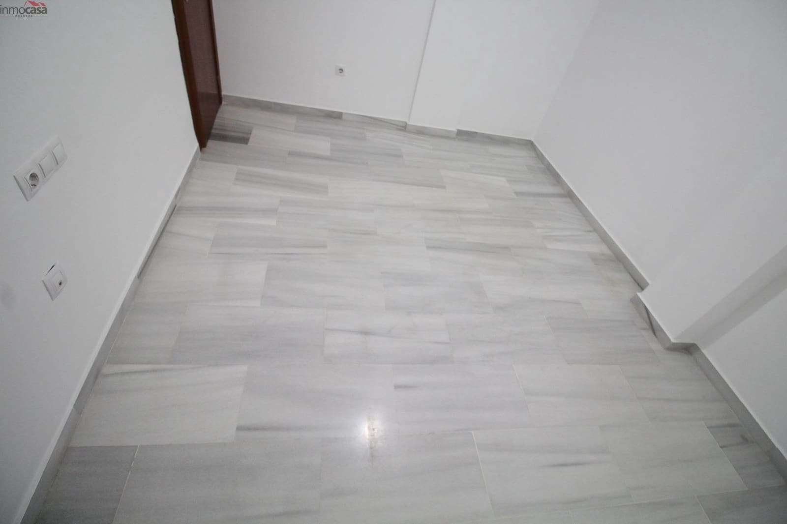 3 quarto Apartamento para arrendar em Armilla - 550 € (Ref: 9915991)