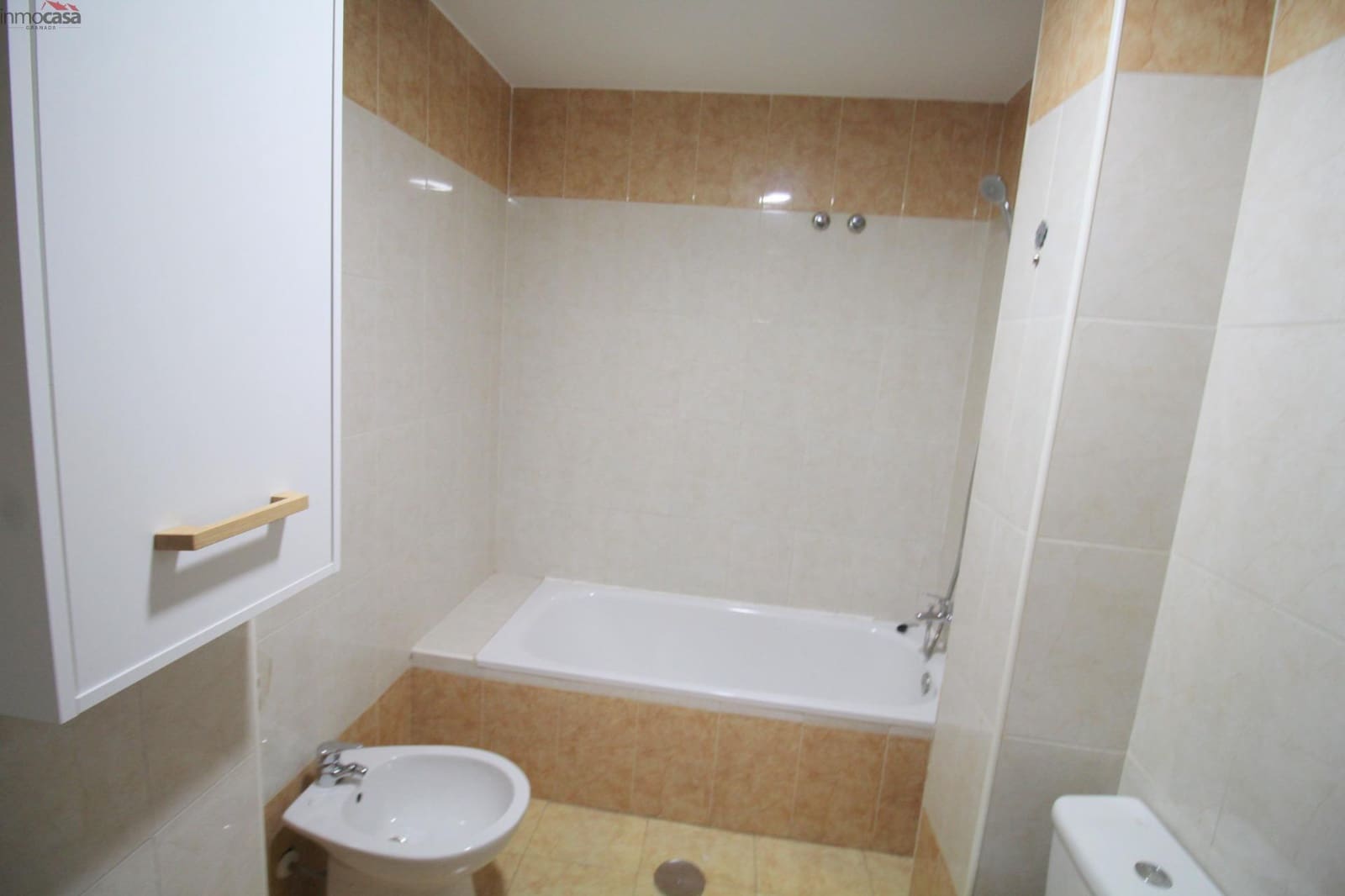 3 quarto Apartamento para arrendar em Armilla - 550 € (Ref: 9915991)