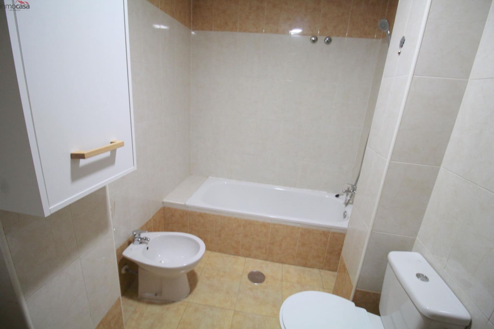 3 quarto Apartamento para arrendar em Armilla - 550 € (Ref: 9915991)