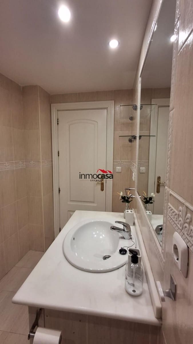 3 camera da letto Appartamento da affittare in Granada citta - 900 € (Rif: 9927551)