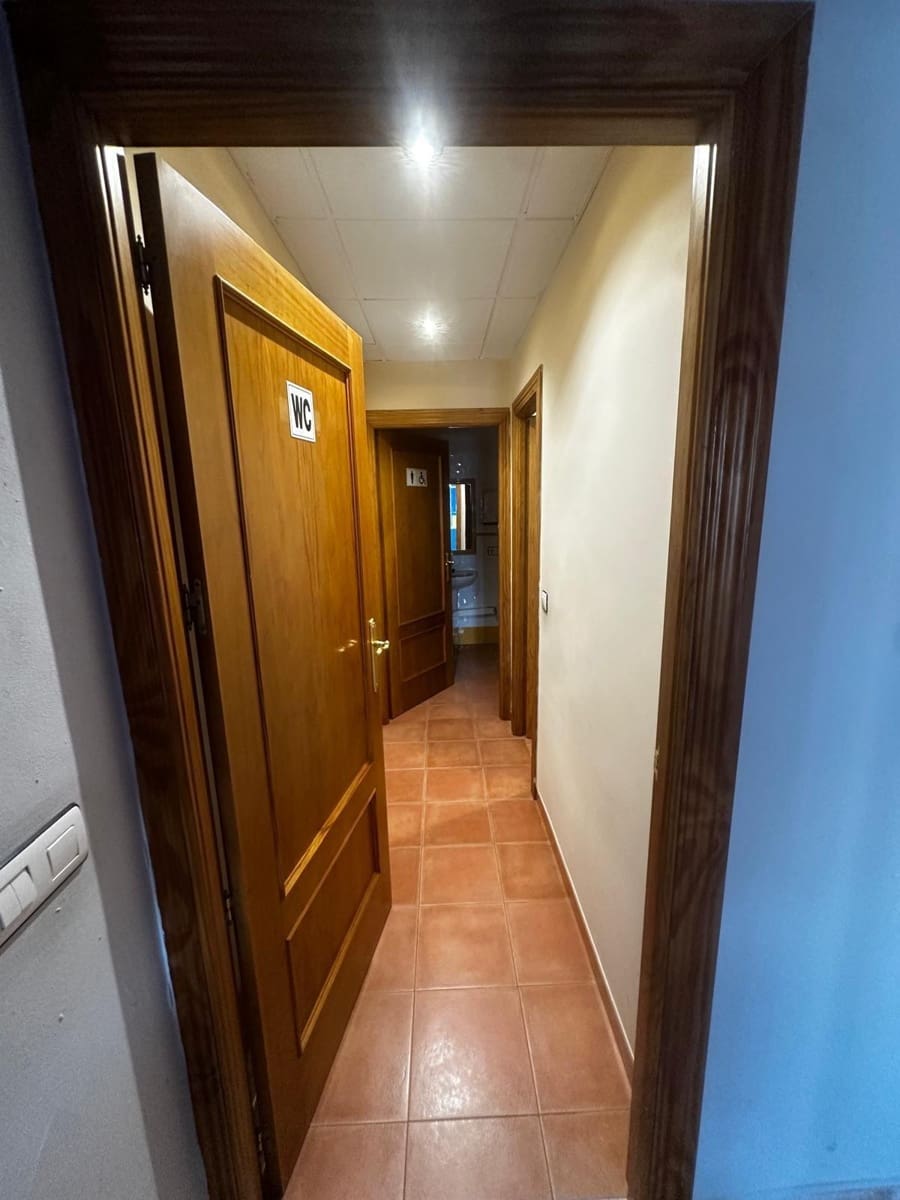 4 sypialnia Biznes do wynajęcia w Miasto Grenada - 1 600 € (Ref: 9948059)