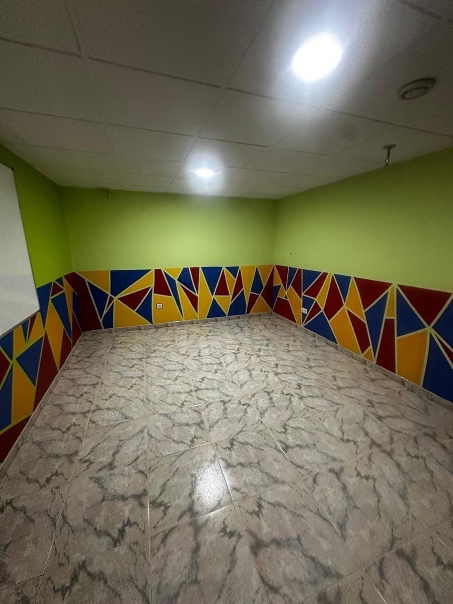 4 sypialnia Biznes do wynajęcia w Miasto Grenada - 1 600 € (Ref: 9948059)