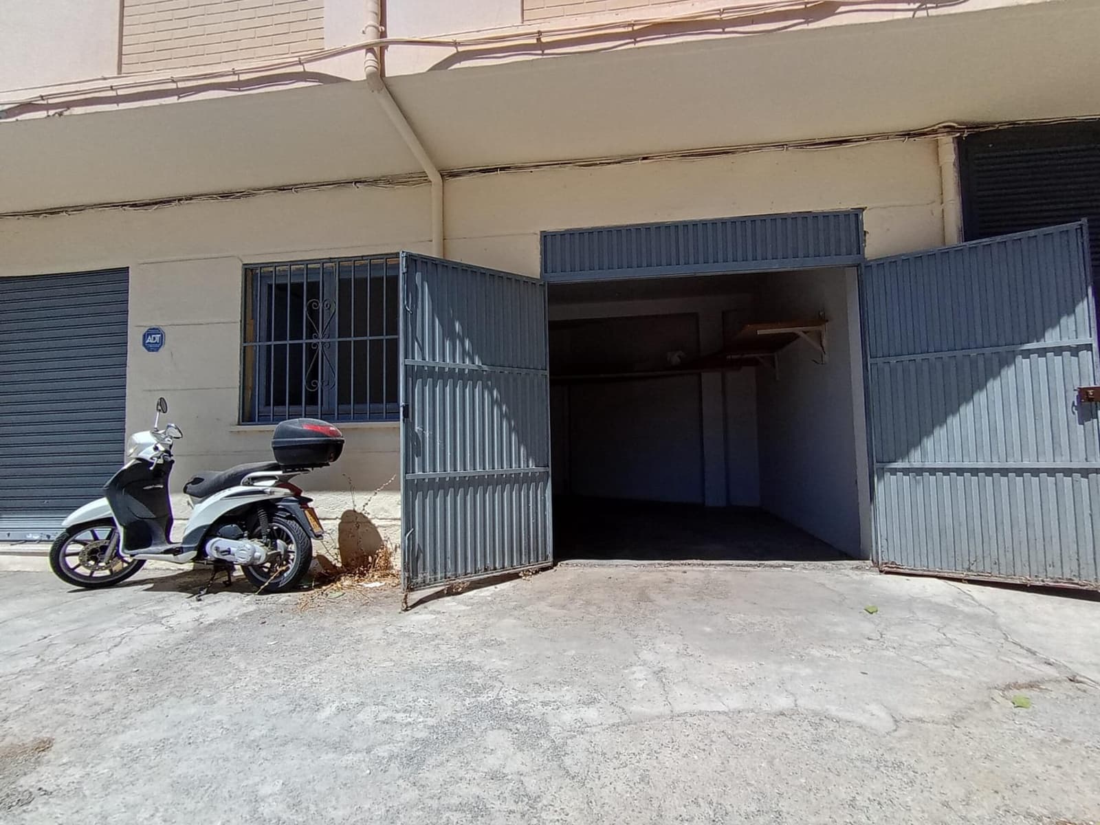 Kommersiell til salgs i Granada by - € 59 999 (Ref: 9954346)