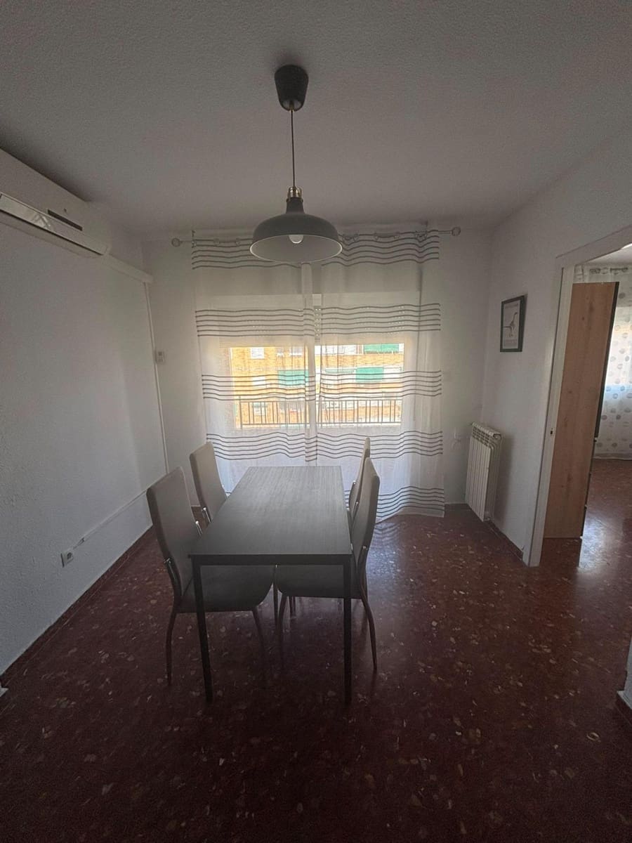 3 bedroom Flat for rent in Granada city with garage - € 820 (Ref: 9959922)
