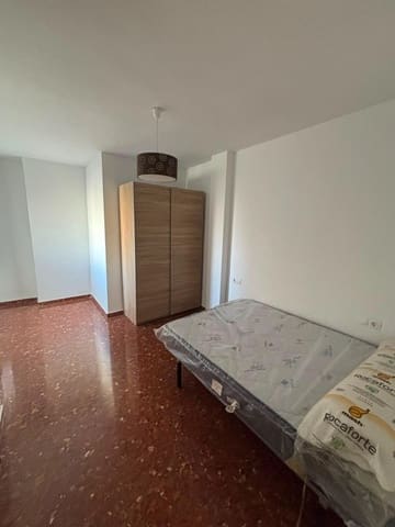 3 bedroom Flat for rent in Zaidin, Granada city with garage - € 820 (Ref: 9959922)