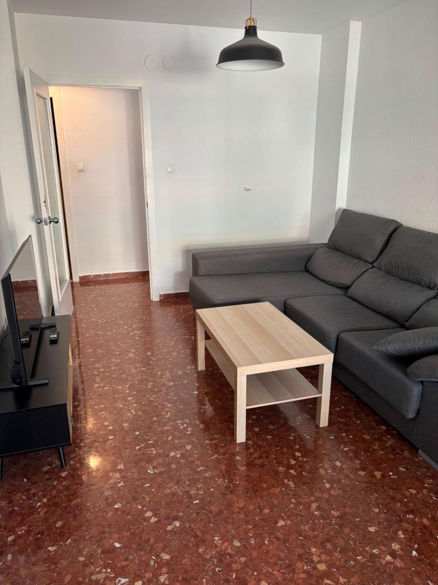 3 bedroom Flat for rent in Granada city with garage - € 820 (Ref: 9959922)