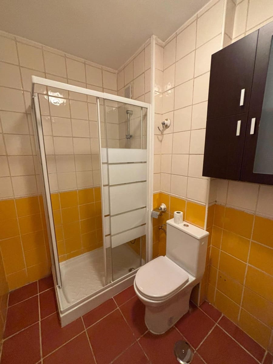 3 bedroom Flat for rent in Granada city with garage - € 820 (Ref: 9959922)