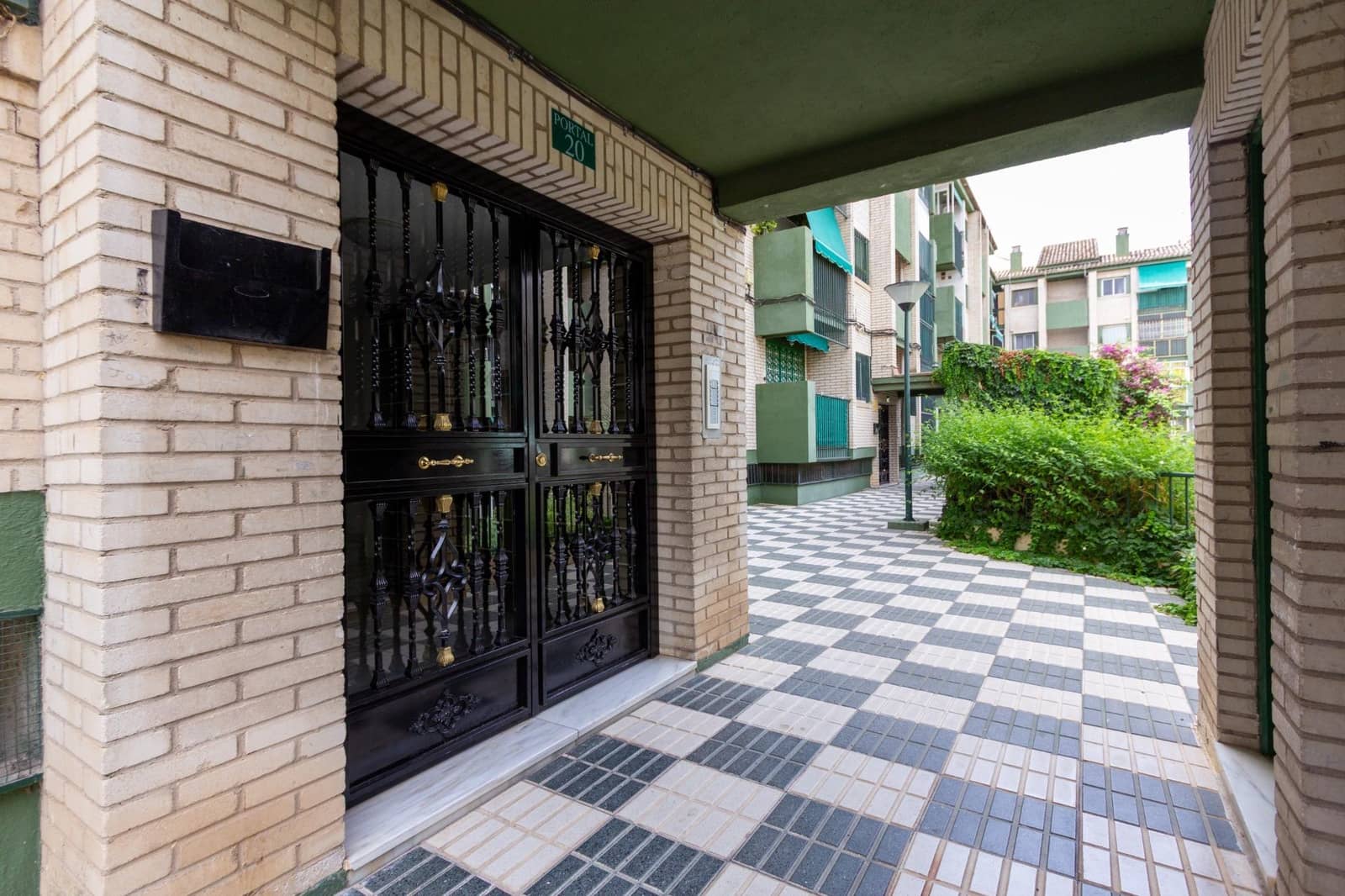 3 Zimmer Wohnung zu verkaufen in Granada Stadt - 115.000 € (Ref: 9973438)