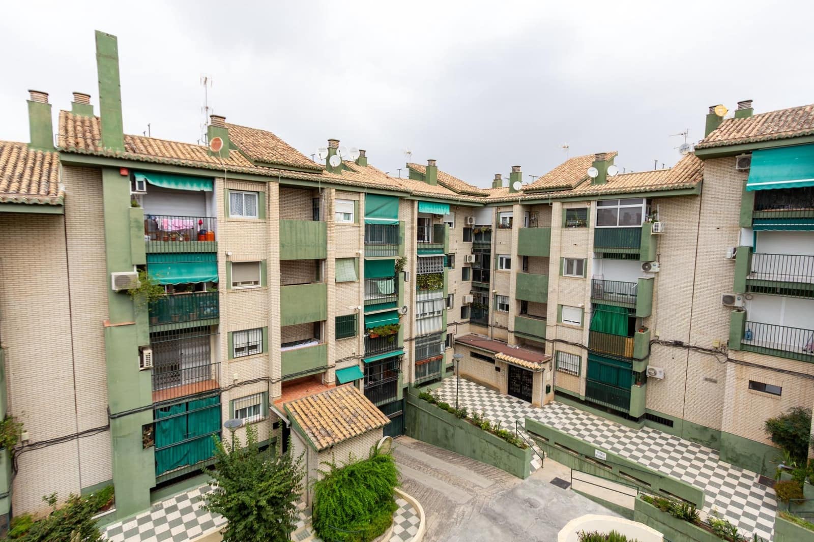 3 Zimmer Wohnung zu verkaufen in Granada Stadt - 115.000 € (Ref: 9973438)