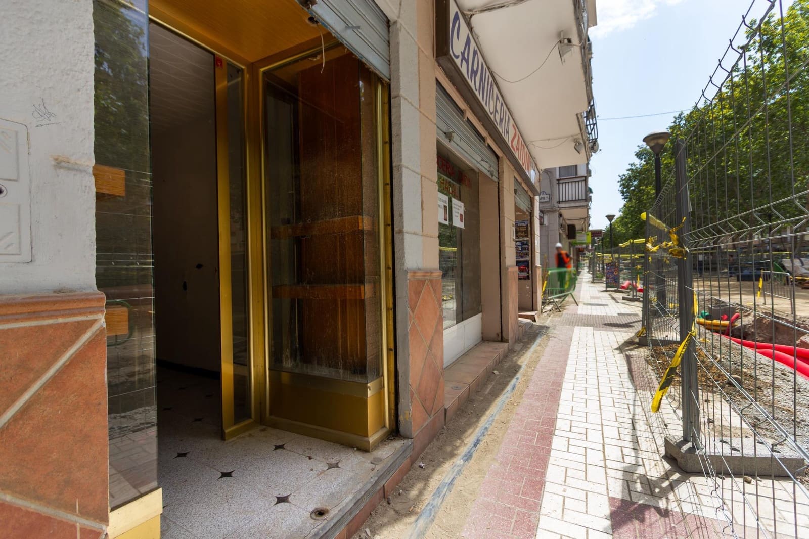 Commercial for sale in Granada city - € 41,630 (Ref: 9973439)