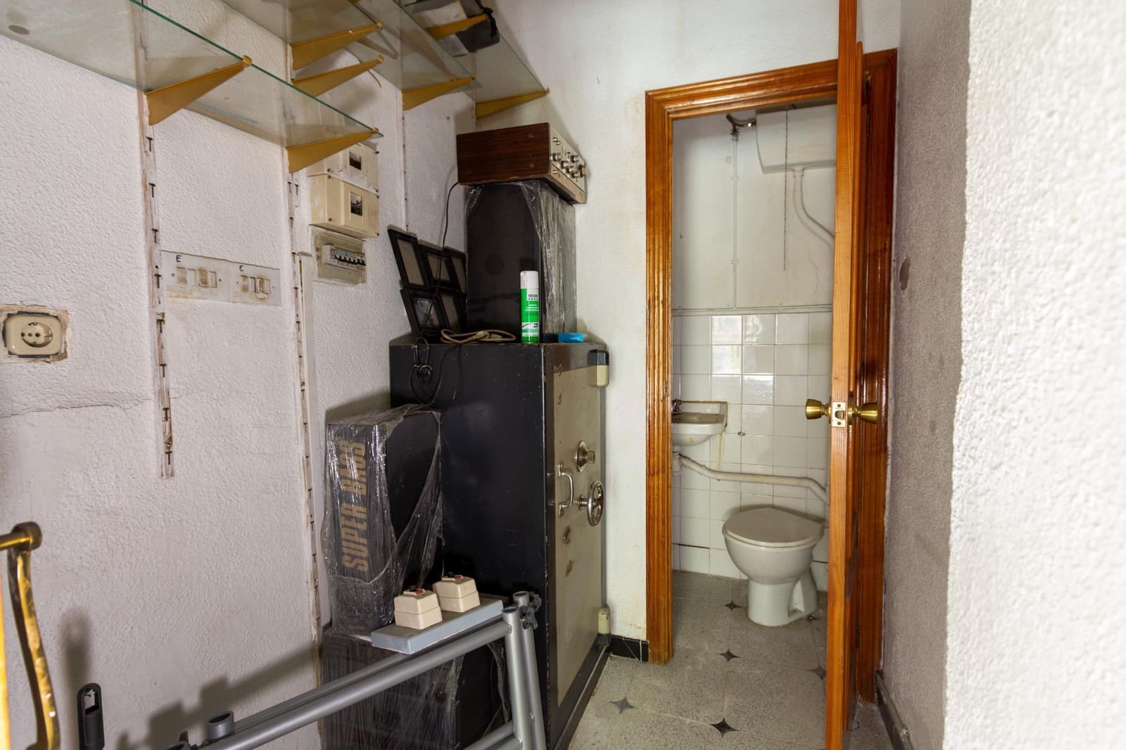 Commercial for sale in Granada city - € 41,630 (Ref: 9973439)