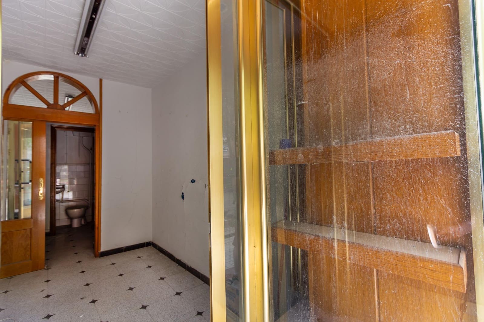 Commercial for sale in Granada city - € 41,630 (Ref: 9973439)