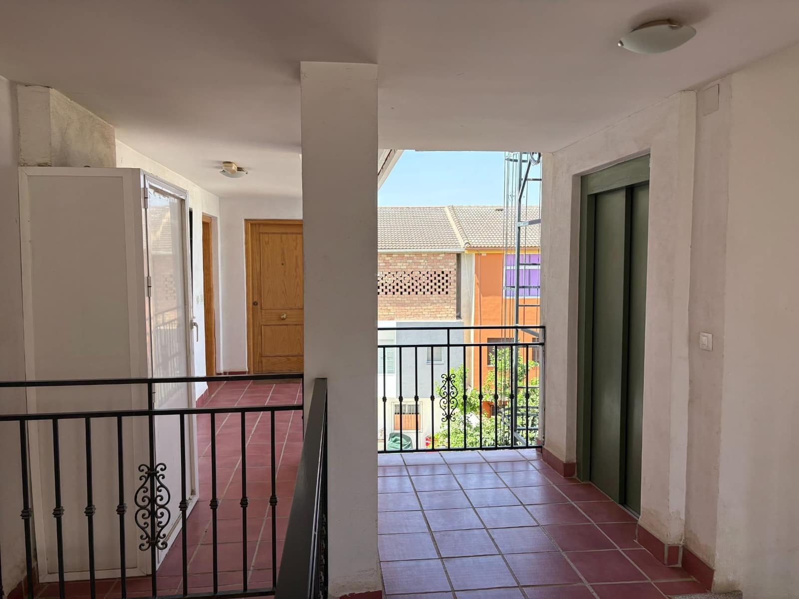 Piso de 2 habitaciones en Las Gabias en venta con garaje - 159.900 € (Ref: 9977432)