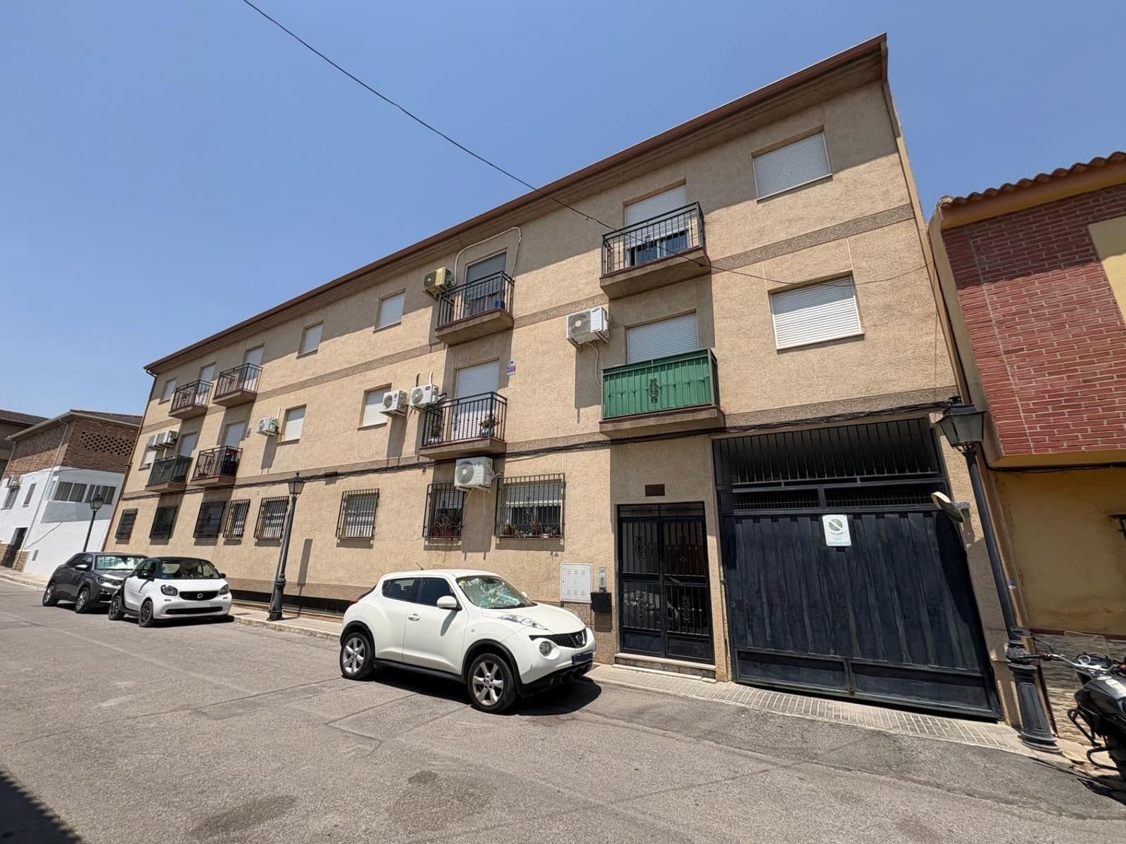 Piso de 2 habitaciones en Las Gabias en venta con garaje - 159.900 € (Ref: 9977432)