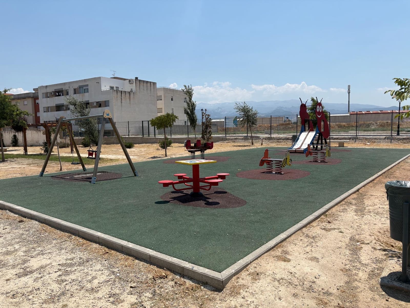 Piso de 2 habitaciones en Las Gabias en venta con garaje - 159.900 € (Ref: 9977432)