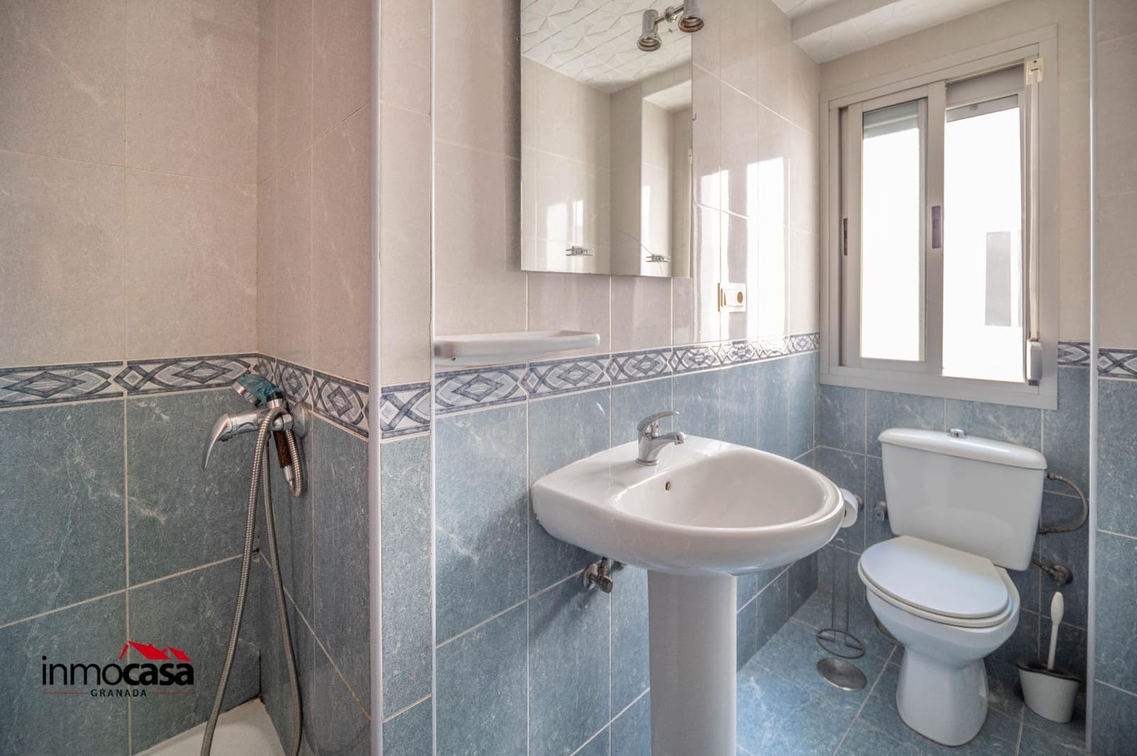 3 slaapkamer Flat te huur in Granada stad - € 1.000 (Ref: 9983113)