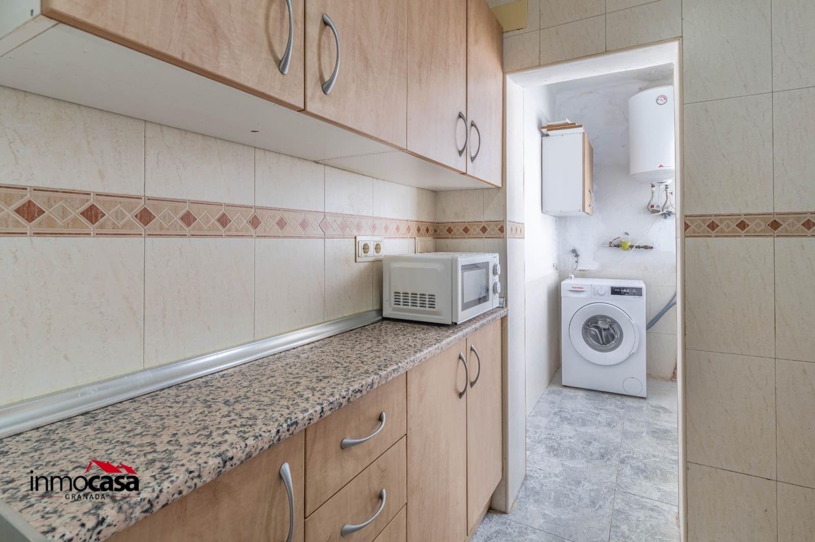 3 slaapkamer Flat te huur in Granada stad - € 1.000 (Ref: 9983113)