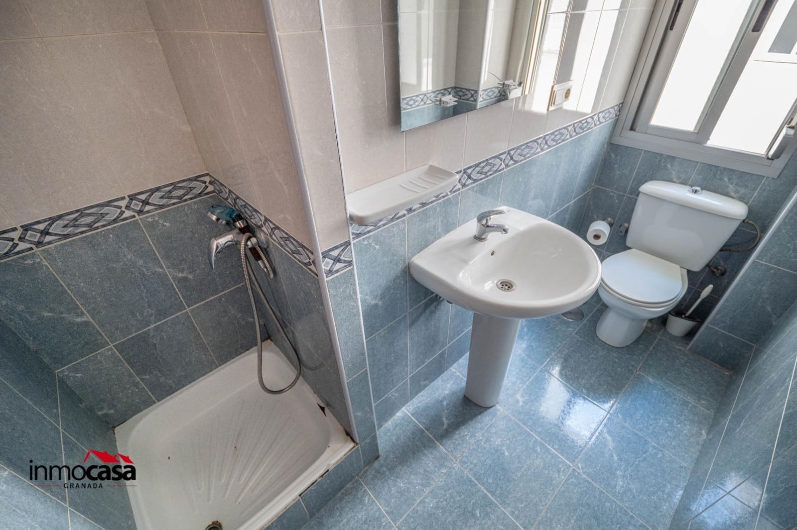 3 slaapkamer Flat te huur in Granada stad - € 1.000 (Ref: 9983113)