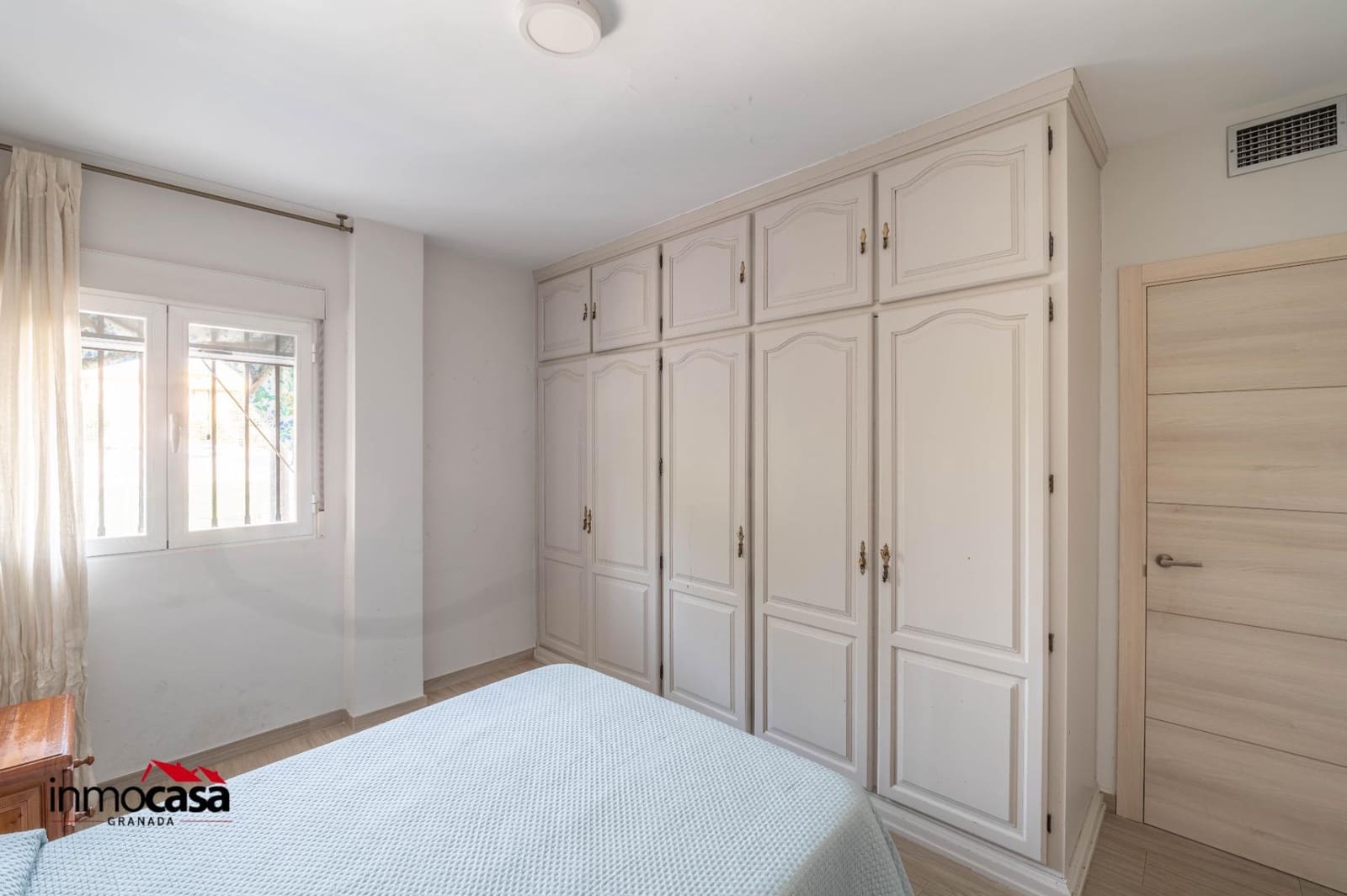 Piso de 4 habitaciones en Granada ciudad en venta con garaje - 270.000 € (Ref: 9994348)