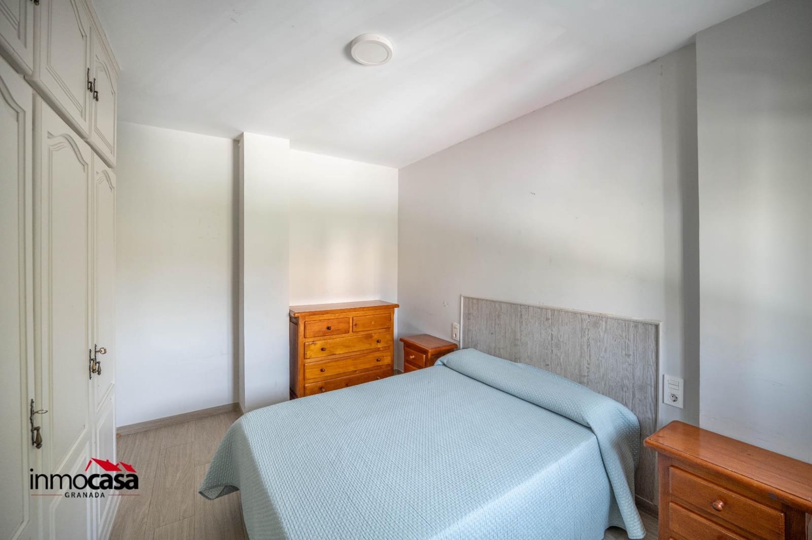 Piso de 4 habitaciones en Granada ciudad en venta con garaje - 270.000 € (Ref: 9994348)