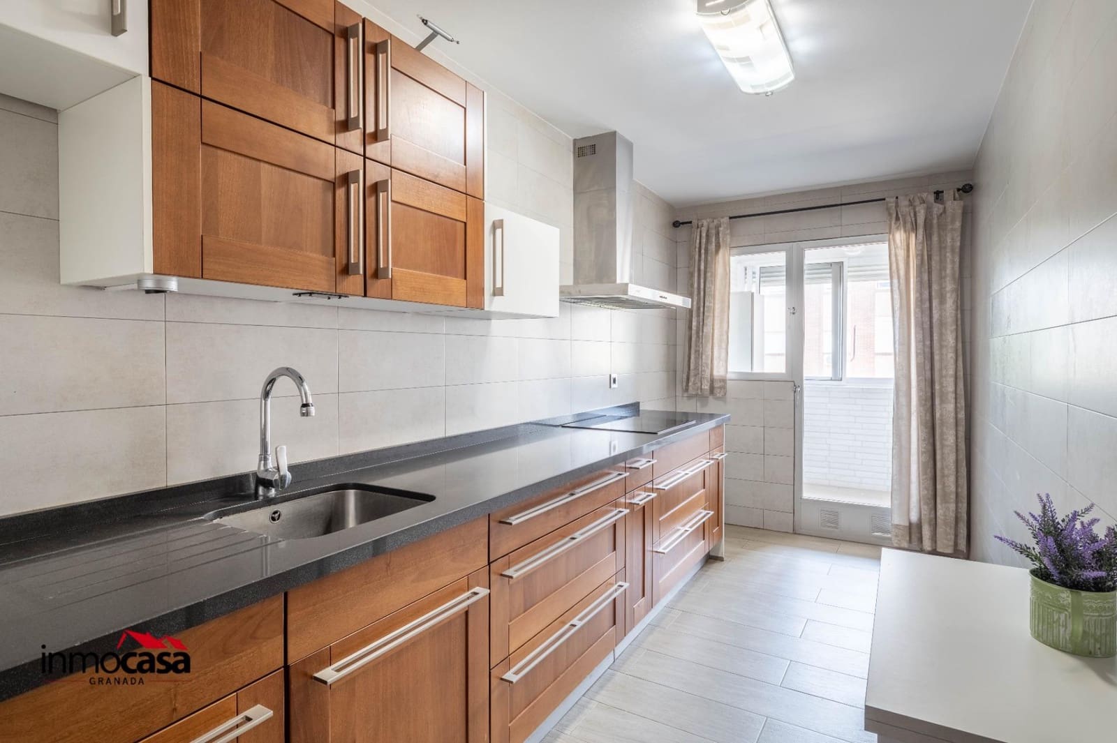 Piso de 4 habitaciones en Granada ciudad en venta con garaje - 270.000 € (Ref: 9994348)