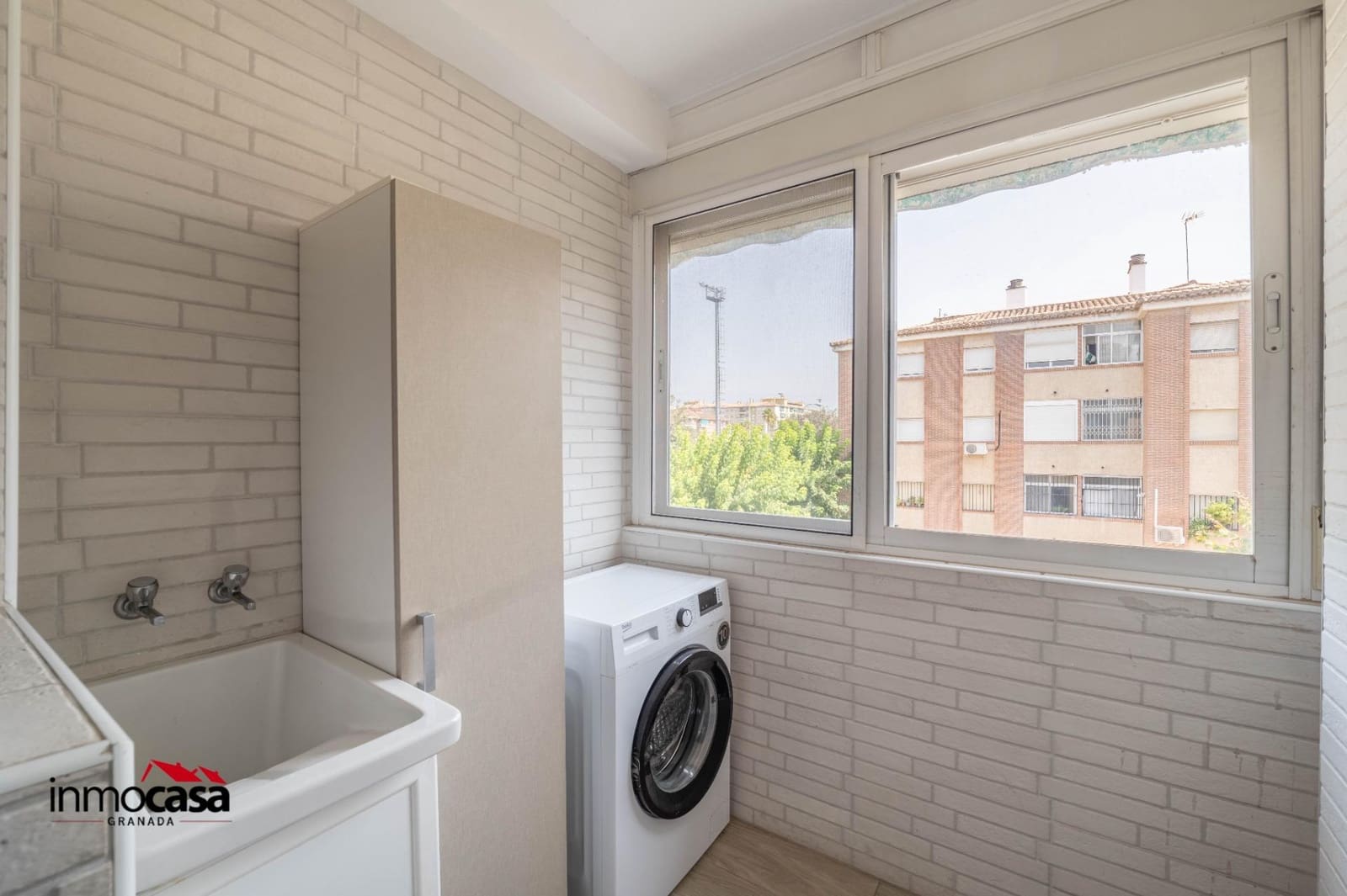 Piso de 4 habitaciones en Granada ciudad en venta con garaje - 270.000 € (Ref: 9994348)