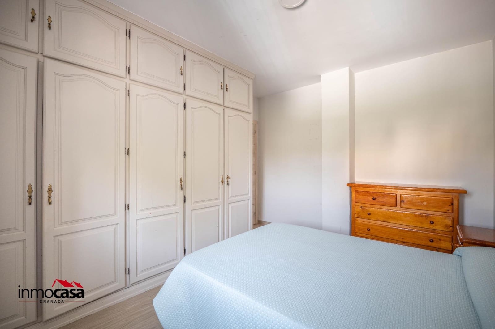 Piso de 4 habitaciones en Granada ciudad en venta con garaje - 270.000 € (Ref: 9994348)