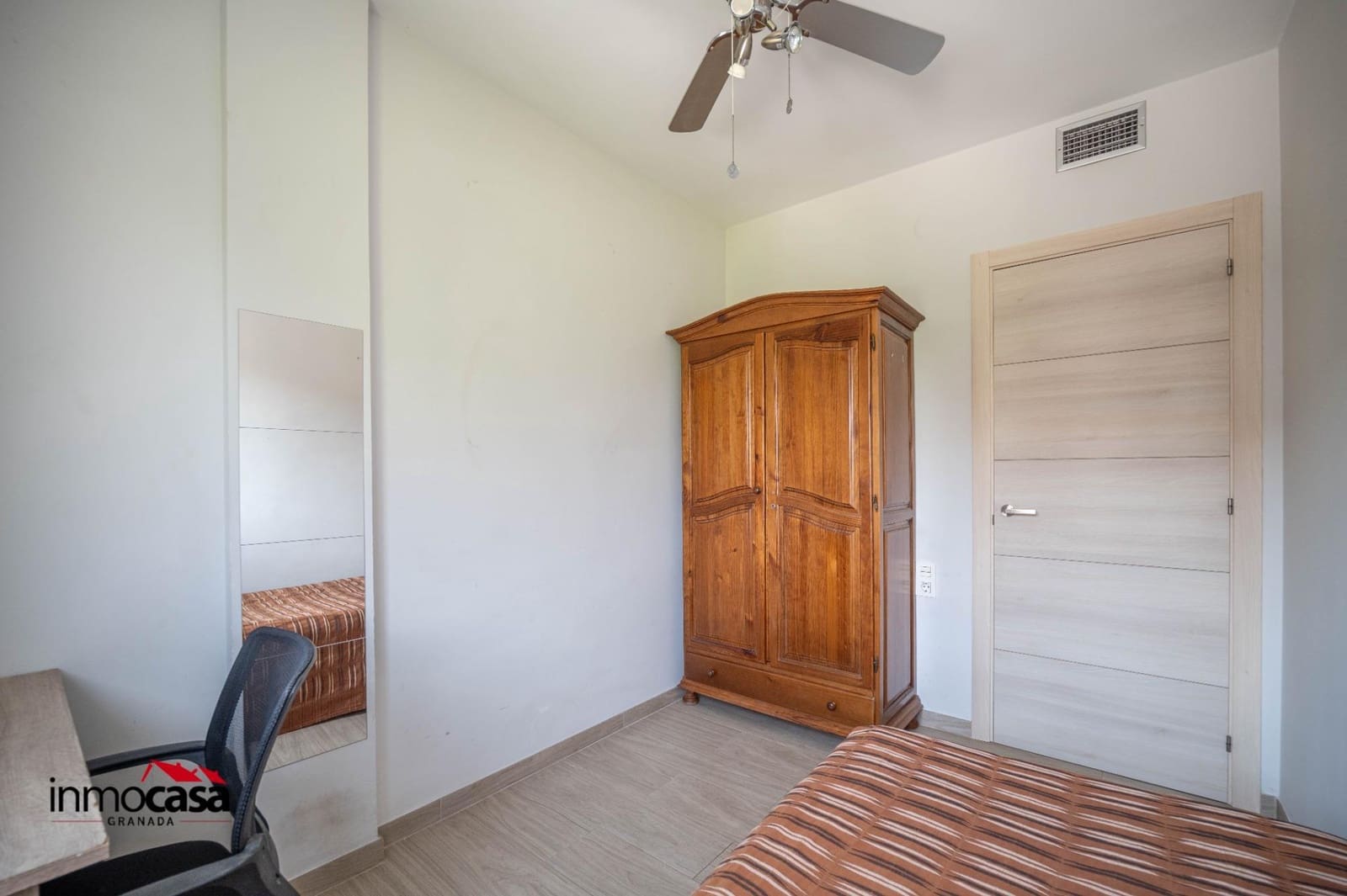 Piso de 4 habitaciones en Granada ciudad en venta con garaje - 270.000 € (Ref: 9994348)