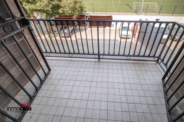 Piso de 4 habitaciones en San Francisco Javier, Granada ciudad en venta con garaje - 270.000 € (Ref: 9994348)