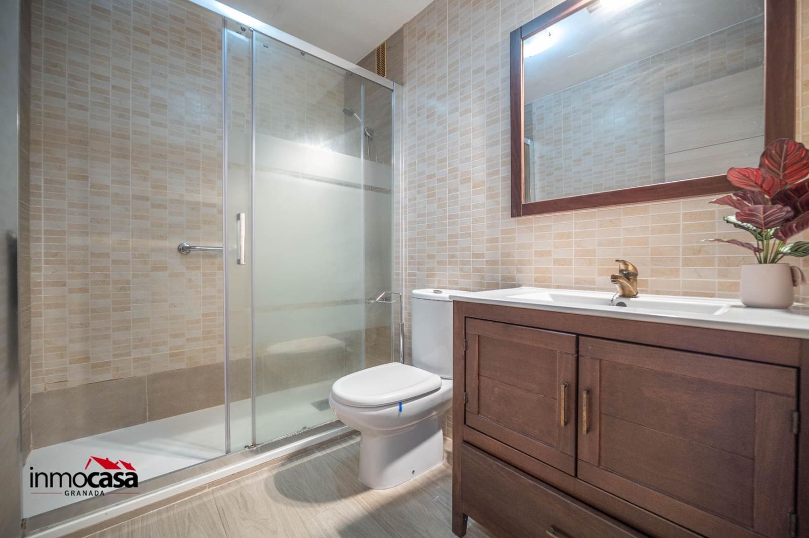Piso de 4 habitaciones en Granada ciudad en venta con garaje - 270.000 € (Ref: 9994348)