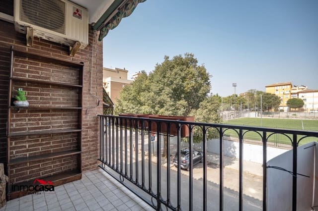 Piso de 4 habitaciones en San Francisco Javier, Granada ciudad en venta con garaje - 270.000 € (Ref: 9994348)