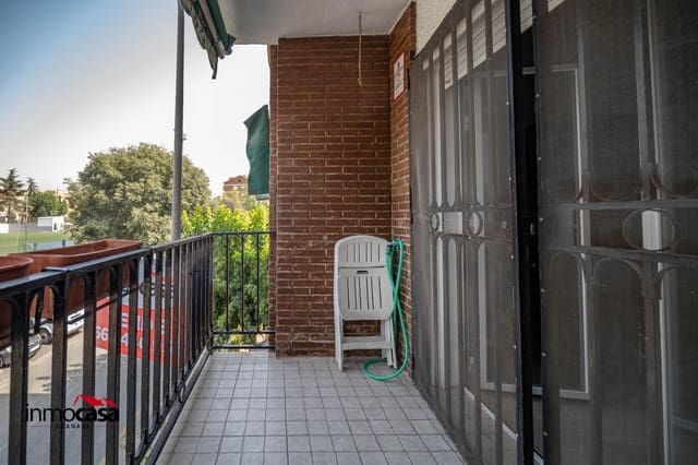 Piso de 4 habitaciones en San Francisco Javier, Granada ciudad en venta con garaje - 270.000 € (Ref: 9994348)