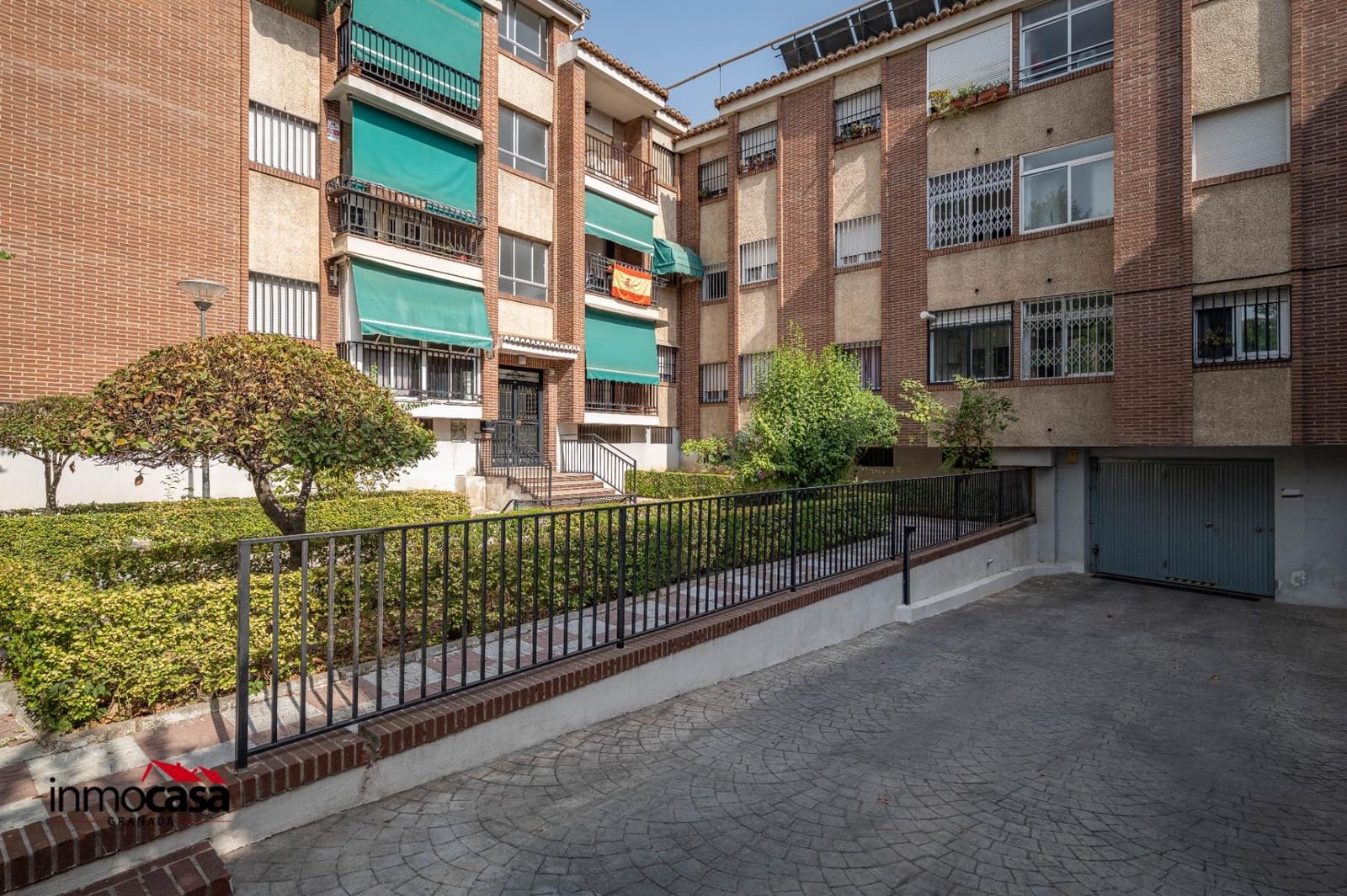 Piso de 4 habitaciones en Granada ciudad en venta con garaje - 270.000 € (Ref: 9994348)