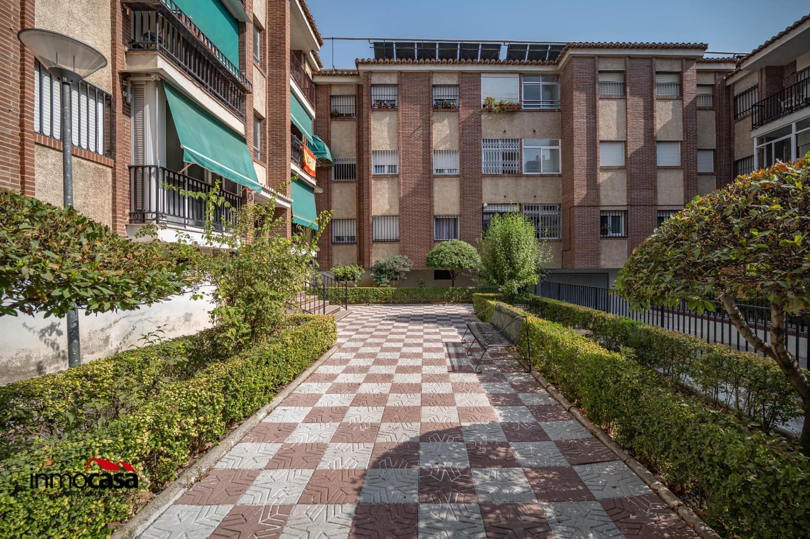 Piso de 4 habitaciones en Granada ciudad en venta con garaje - 270.000 € (Ref: 9994348)