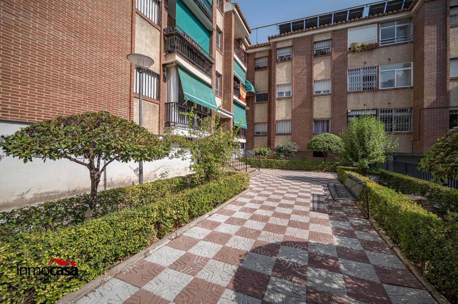Piso de 4 habitaciones en Granada ciudad en venta con garaje - 270.000 € (Ref: 9994348)