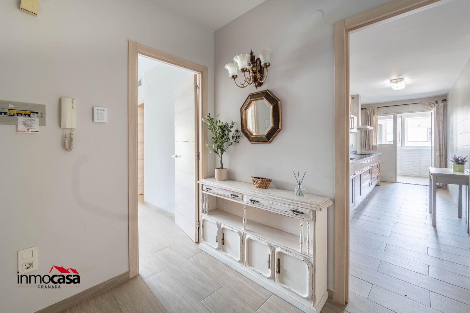 4 bedroom Flat for sale in Granada city with garage - € 270,000 (Ref: 9994348)