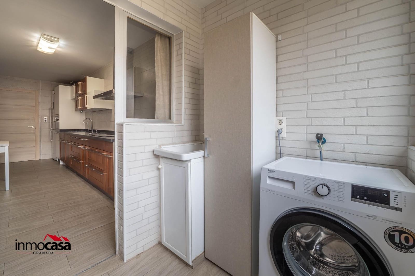 4 bedroom Flat for sale in Granada city with garage - € 270,000 (Ref: 9994348)