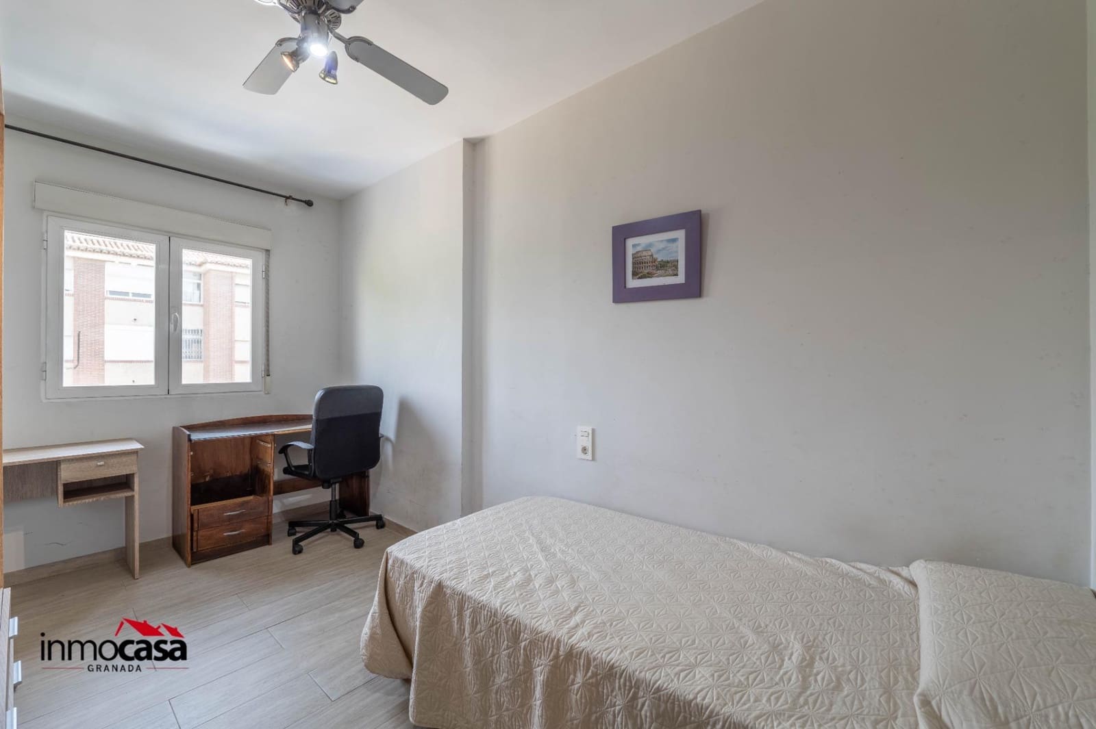 4 bedroom Flat for sale in Granada city with garage - € 270,000 (Ref: 9994348)