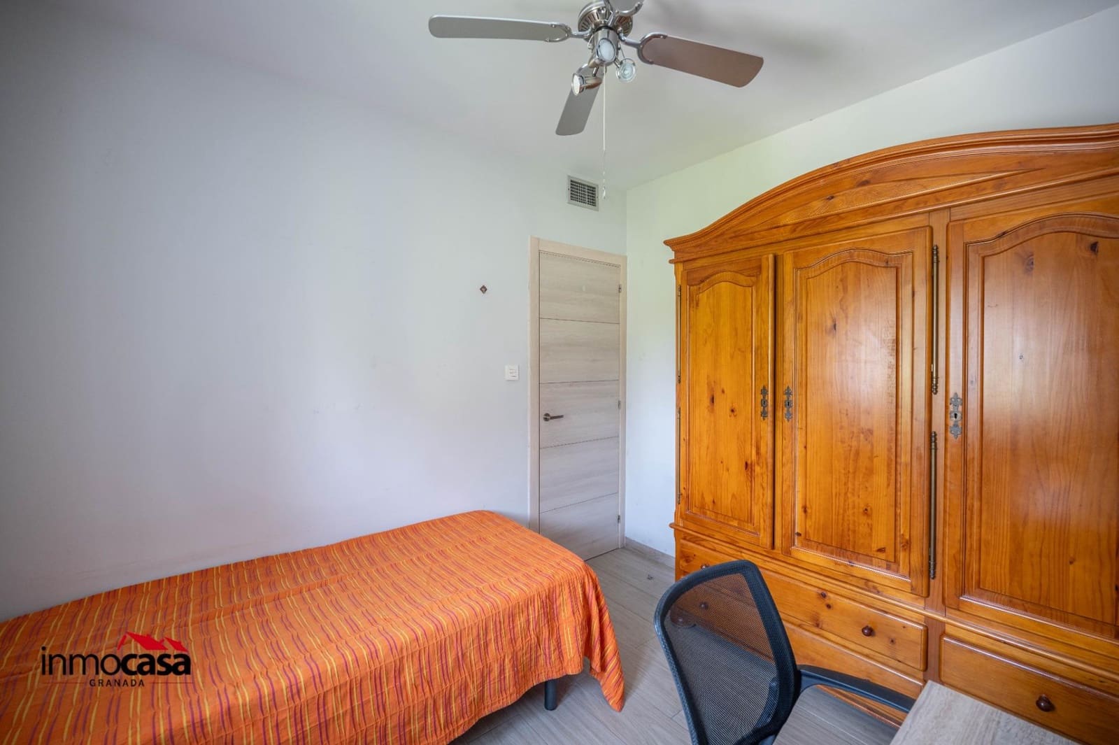 4 bedroom Flat for sale in Granada city with garage - € 270,000 (Ref: 9994348)