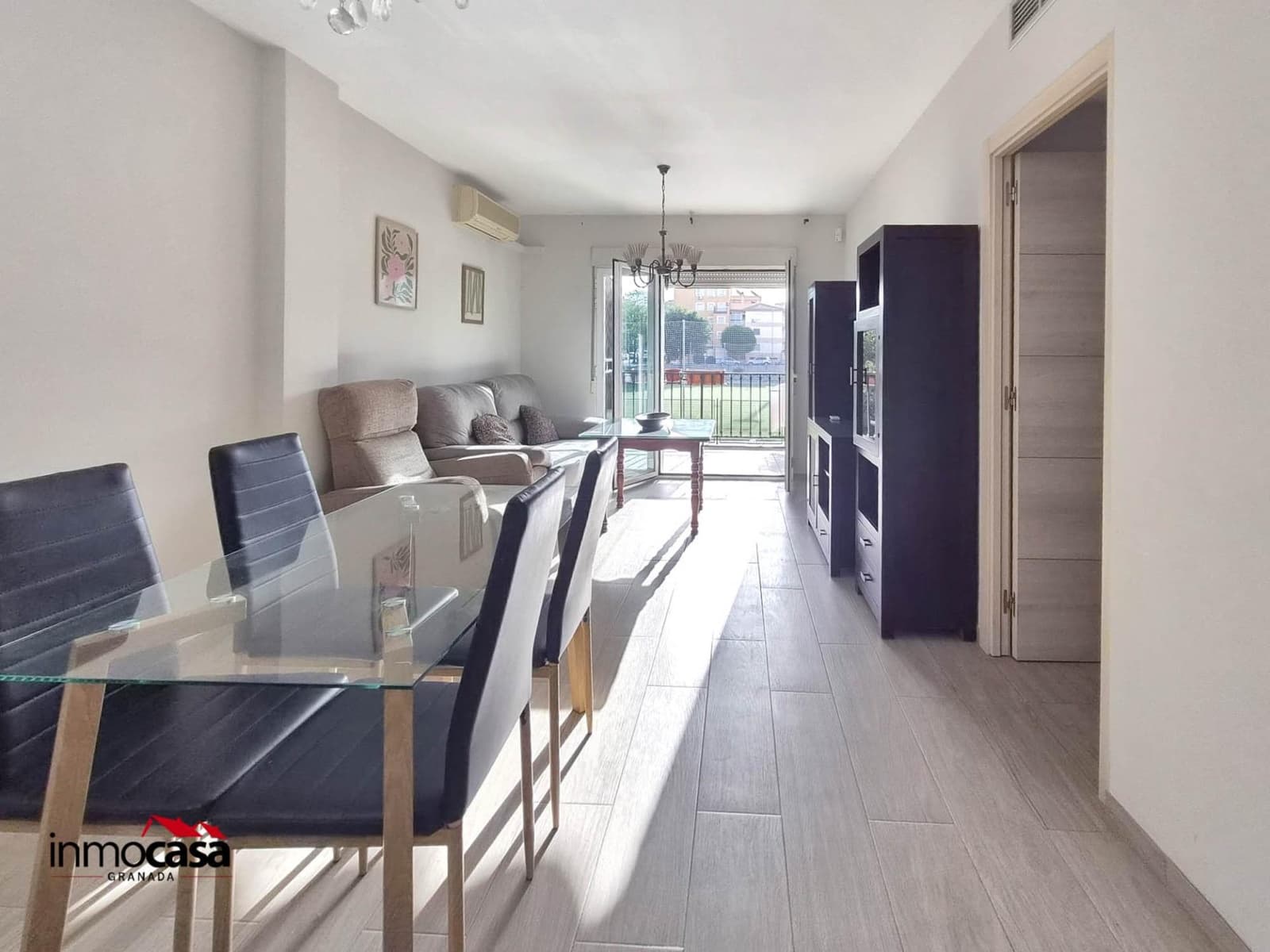 4 bedroom Flat for sale in Granada city with garage - € 270,000 (Ref: 9994348)