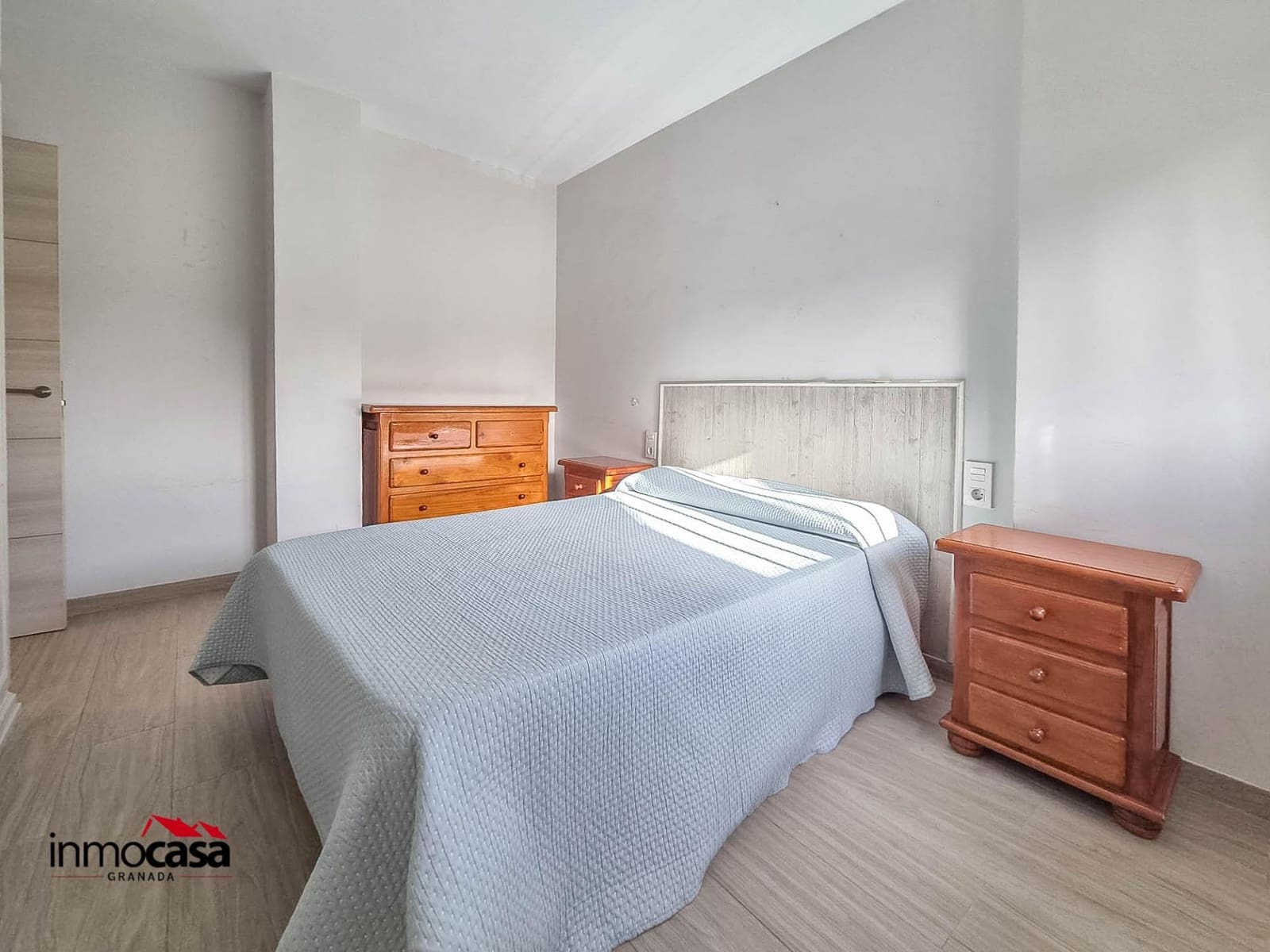 4 bedroom Flat for sale in Granada city with garage - € 270,000 (Ref: 9994348)
