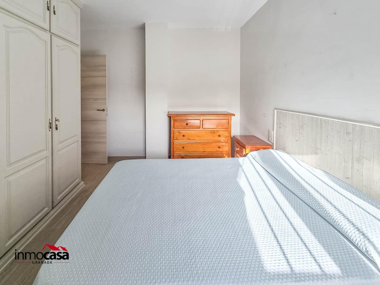 4 bedroom Flat for sale in Granada city with garage - € 270,000 (Ref: 9994348)