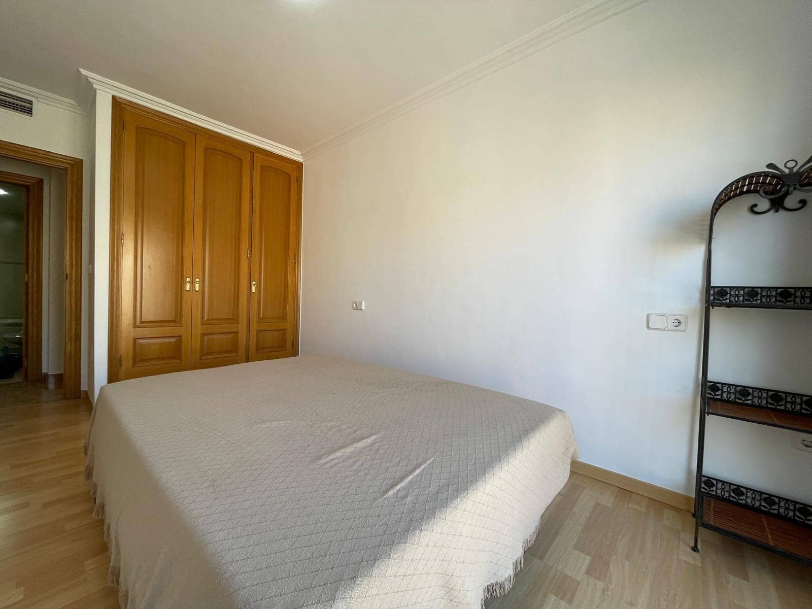 5 bedroom Flat for rent in Santiago de la Ribera with garage - € 1,200 (Ref: 9839410)