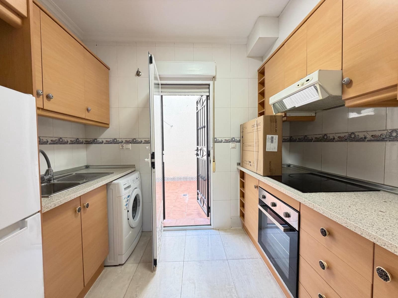 2 bedroom Apartment for rent in Los Altos with pool - € 950 (Ref: 9846546)