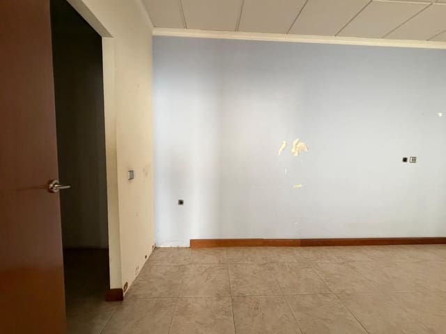Comercial para arrendar em Pilar de la Horadada - 380 € (Ref: 9894013)