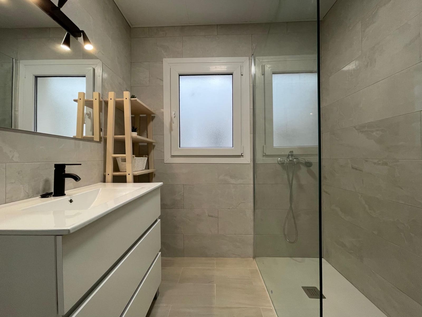 3 slaapkamer Flat te huur in Santiago de la Ribera - € 750 (Ref: 9952722)