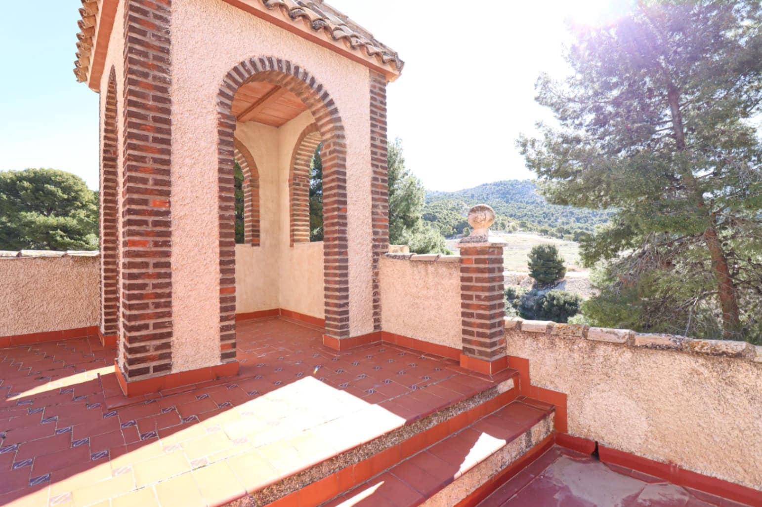 8 sypialnia Finka/Dom wiejski na sprzedaż w Tibi z garażem - 699 990 € (Ref: 10177519)