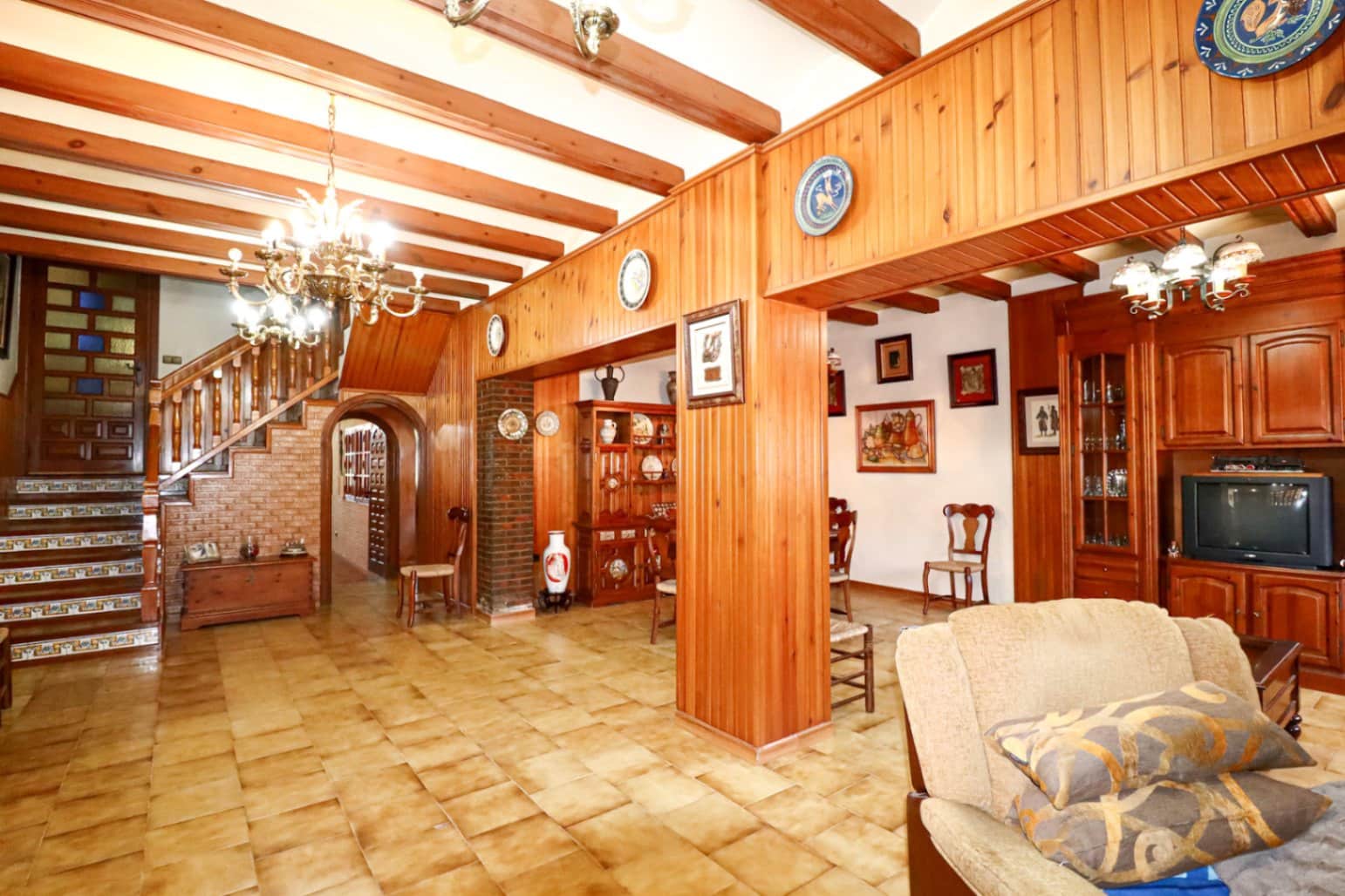 8 sypialnia Finka/Dom wiejski na sprzedaż w Tibi z garażem - 699 990 € (Ref: 10177519)